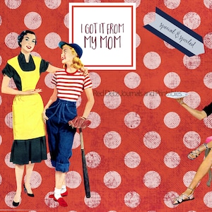 Könnte beinhalten: Eine Illustration im Vintage-Stil mit drei Frauen in Retro-Kleidung vor einem roten Hintergrund mit Polka-Dots. Der Text "I GOT IT FROM MY MOM" und "special & spoiled" ist enthalten. Die Frauen posieren in verschiedenen Posen und erzeugen eine nostalgische Ästhetik.