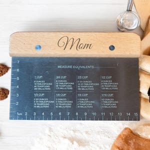 Personalized Dough Scraper – Engraved Wood Handle Sourdough Tool – Bread Making Gift – Custom Kitchen Measuring Tool - Artisan Bread Tool