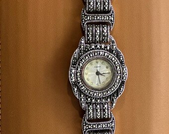 45 gram zilveren horloge met margazietsteen