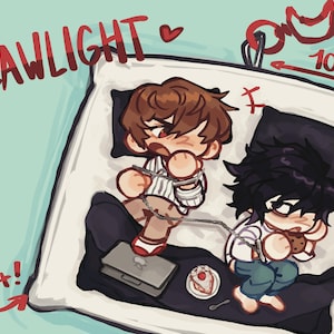 以下が含まれることがあります： 枕の上に横たわる2人の漫画のキャラクターのイラスト。赤色の「LAWLIGHT」という文字があります。画像には、ラップトップ、デザートの入ったお皿、10cmの測定値が含まれています。「soft！」という言葉も存在します。