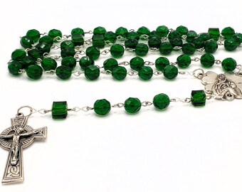 Smaragdgrön keltisk rosenkrans: Madona och barn, irländska knutpärlor, jul, påsk, St Patricks dag, majs födelsesten