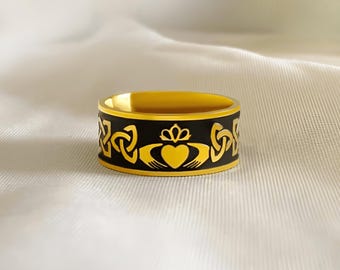 Goldfarbener Claddagh-Ring für Herren: Edelstahl mit keltischem Knoten