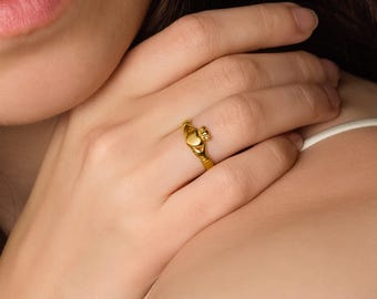 Gold Claddagh Ring for Women, Irish Jewelry Gift, Love Loyalty Friendship, Celtic Gold Stainless Steel Irish Ring, Non-Tarnish Heritage Band