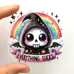 Niedlicher Sensenmann-Aufkleber. Everything Sucks-Aufkleber. Skelett-Vinyl-Aufkleber. Gruseliger Aufkleber. Design-Gothic-Aufkleber