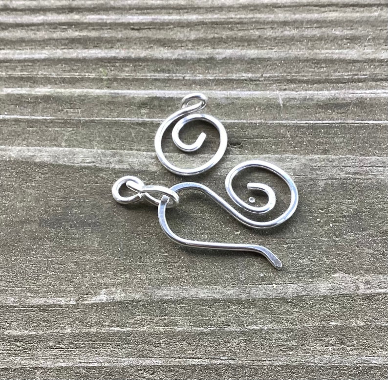 Sterling Silver Clasp 16ga Hand Forged Swirl Hook & Connector 2pc Hammered Metalwork Bright or Oxidized MTO afbeelding 7