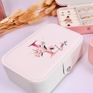 Personalisierte Schmuckkästchen mit Blumen-Monogramm – Perfektes Geschenk für Frauen, JGA, Geburtstage und Weihnachten