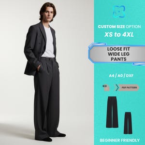 Puede incluir: Una persona con un traje gris oscuro con una camiseta blanca y pantalones de pierna ancha. La imagen incluye el texto "CUSTOM SIZE OPTION XS to 4XL" y "LOOSE FIT WIDE LEG PANTS". La imagen también incluye el texto "PDF PATTERN" y "BEGINNER FRIENDLY".