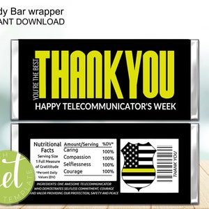 Puede incluir: Un envoltorio de barra de chocolate negro y amarillo con el texto "THANK YOU" en letras amarillas. El envoltorio también incluye el texto "HAPPY TELECOMMUNICATOR'S WEEK" y una etiqueta de información nutricional con el texto "Caring, Compassion, Selflessness, Courage" y una fina línea amarilla en una bandera estadounidense en blanco y negro.