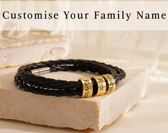 Handgemaakte gegraveerde bruin/zwart leren armband met zilveren kralen, gepersonaliseerde leren herenarmband, familienaamarmband, Vaderdagcadeau