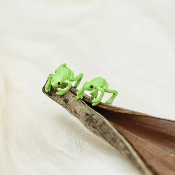 Green Frog Ear Cuff -Cute Frog Earrings -Silver Ear Climber -Frog Jewelry -Funny Earrings -Birthday Gift -Frog Helix Wrap Earring-Adjustable