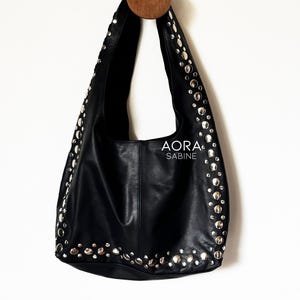 Schwarze Ledertasche mit Nieten, Nietentaschen, Nietentasche, Sommertasche