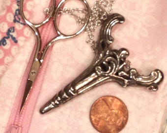 Scroll Chatelaine with Etui Scissors 2 3/4"