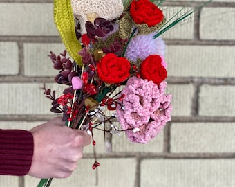 Valentine’s Day Crochet Flower Bouquet