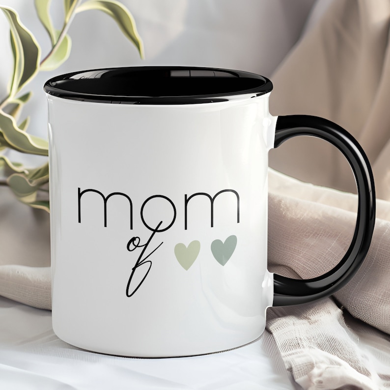 Personalisierte Mama von Dreien Tasse mit Namen, Geschenk für Mama von drei Kindern, Baby Shower Geschenk drittes Kind, Geschenk Mom of 3