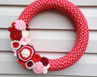 Valentine's Day Wreath - Heart Fabric Wreath decorated w/ felt flowers. Valentine Wreath - Mother's Day Wreath - Heart Wreath - Red heart