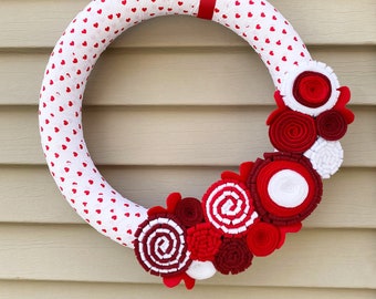 Valentine's Day Wreath - Valentines Wreath - Heart Fabric Wreath - Valentine Wreath - Valentine Day Decor -Heart Wreath - Felt Flower Wreath