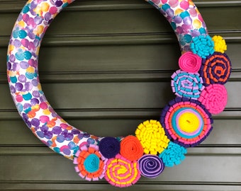 Couronne de printemps - Couronne de Pâques - Décoration de Pâques - Couronne de fleurs en feutre - Fleurs en feutre - Décoration de printemps - Tenture murale de Pâques - Cadeau de Pâques
