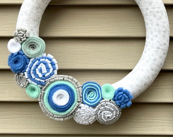 Winter Wreath - Snow wreath - Snowflake Wreath - Winter Door Decor - Christmas Wreath - Holiday Wreath - Felt Flower Wreath - Felt Flowers