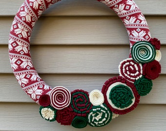 Couronne de Noël faite main Fair Isle avec fleurs en feutre (12 pouces)