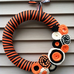 Halloween Wreath: Striped Fabric & Felt Flowers, Fall Decor