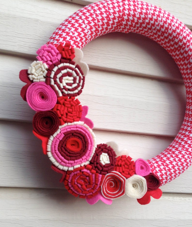 Valentine/'s Day Wreath Valentine Wreath Red Valentine Wreath Houndstooth Wreath Wreath Felt Flower Wreath Valentine Felt Wreath