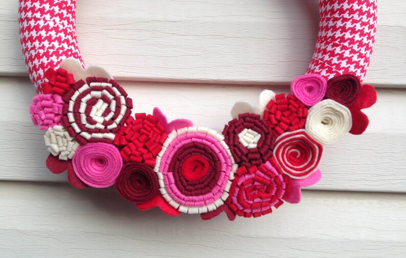 Valentine/'s Day Wreath Valentine Wreath Red Valentine Wreath Houndstooth Wreath Wreath Felt Flower Wreath Valentine Felt Wreath