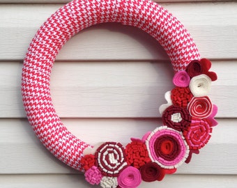 Valentine Wreath: Handmade Houndstooth Fabric & Felt Flower Decor