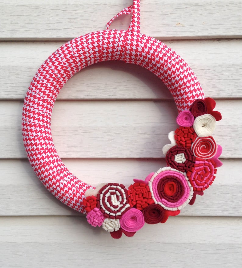 Valentine/'s Day Wreath Valentine Wreath Red Valentine Wreath Houndstooth Wreath Wreath Felt Flower Wreath Valentine Felt Wreath