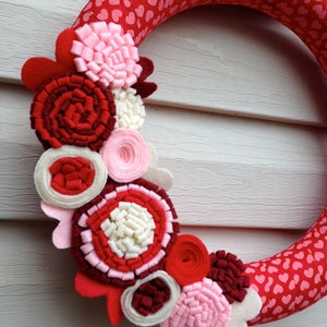 Valentine's Day Wreath Heart Fabric Wreath decorated w/ felt flowers. Valentine Wreath Mother's Day Wreath Heart Wreath Red heart image 5