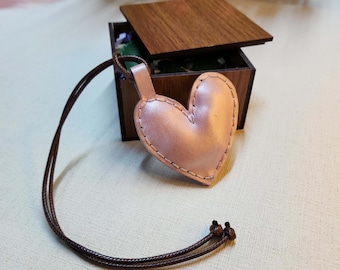 Personalized Leather Heart Bag Charm – Handmade Full-Grain Keychain