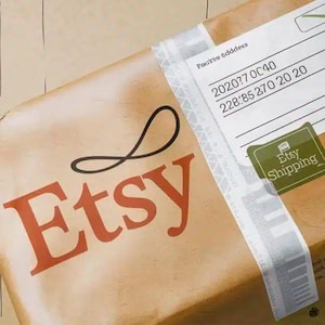 Pode incluir: Uma embalagem castanha com o logótipo Etsy a laranja e um design de redemoinho preto. A embalagem tem uma fita de segurança branca e uma etiqueta com números e o logótipo Etsy Shipping.