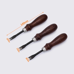 May include: Three wood-handled carving tools with metal blades. The tools are 6mm, 7mm, and 8mm wide. The handles are 140mm long.