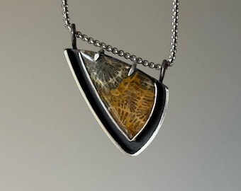 Pendentif en corail fossilisé