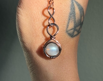 Pendentif Pierre de Lune Arc-en-ciel – Mini Collier en Cuivre ou Argent Sterling