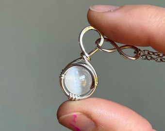 Pendentif en sélénite – Mini collier en cuivre ou en argent sterling