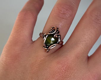 Bague en vésuvianite – Bague en fil de cuivre oxydé, taille 5,75