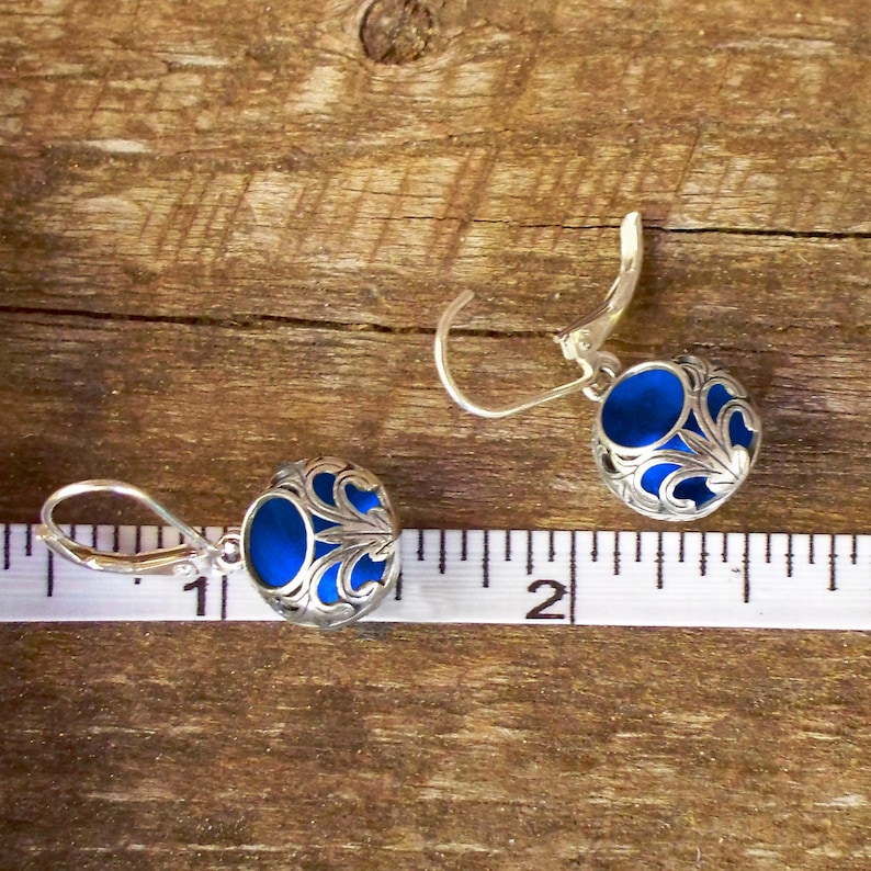 Recycled 1960s Skin Cream Jar Cobalt Glass Earrings Vintage Lace Lever Backs bild 6