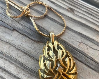 Vintage Gold Tone Trifari Pendant Necklace, Trifari Teardrop Pendant, Vintage Signed Trifari Necklace