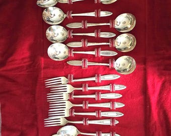 Wm A Rogers AA Heavy Oneida Ltd. 26 Pcs 