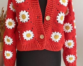 Cárdigans rojos recortados de ganchillo de girasol para mujer, cárdigan floral de punto, regalo del día de las madres hecho a mano, suéter de margarita roja, hecho a medida