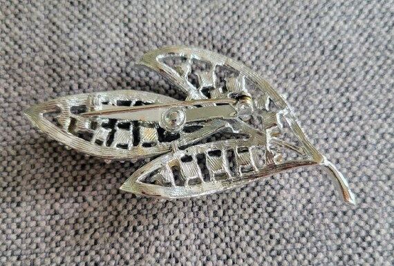 Vintage Silvertone Triple Leaf lapel pin with Cle… - image 3