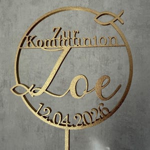 Könnte beinhalten: Ein handgefertigtes Holzschild mit dem Text "Welcome to our home" in handschriftlichem Stil. Das Schild ist weiß lackiert und hat einen dunkel gebeizten Holzrahmen. Das Schild ist etwa 30 cm breit und 20 cm hoch.