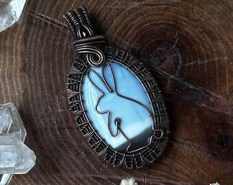 Pendentif lapin emballé en fil de fer bleu opale