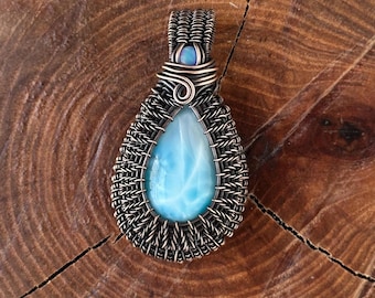 Pendentif enveloppé de larimar en fil de cuivre