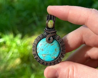 Pendentif Sonora en fil turquoise enveloppé de cuivre avec opale