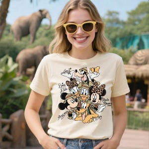 Mickey y sus amigos Viaje de Safari Listo para Prensar Transferencia DTF, Camiseta Safari Reino Animal dtf, Viaje Familiar de Safari, Vacaciones Modo Safari Planchado imagen 6