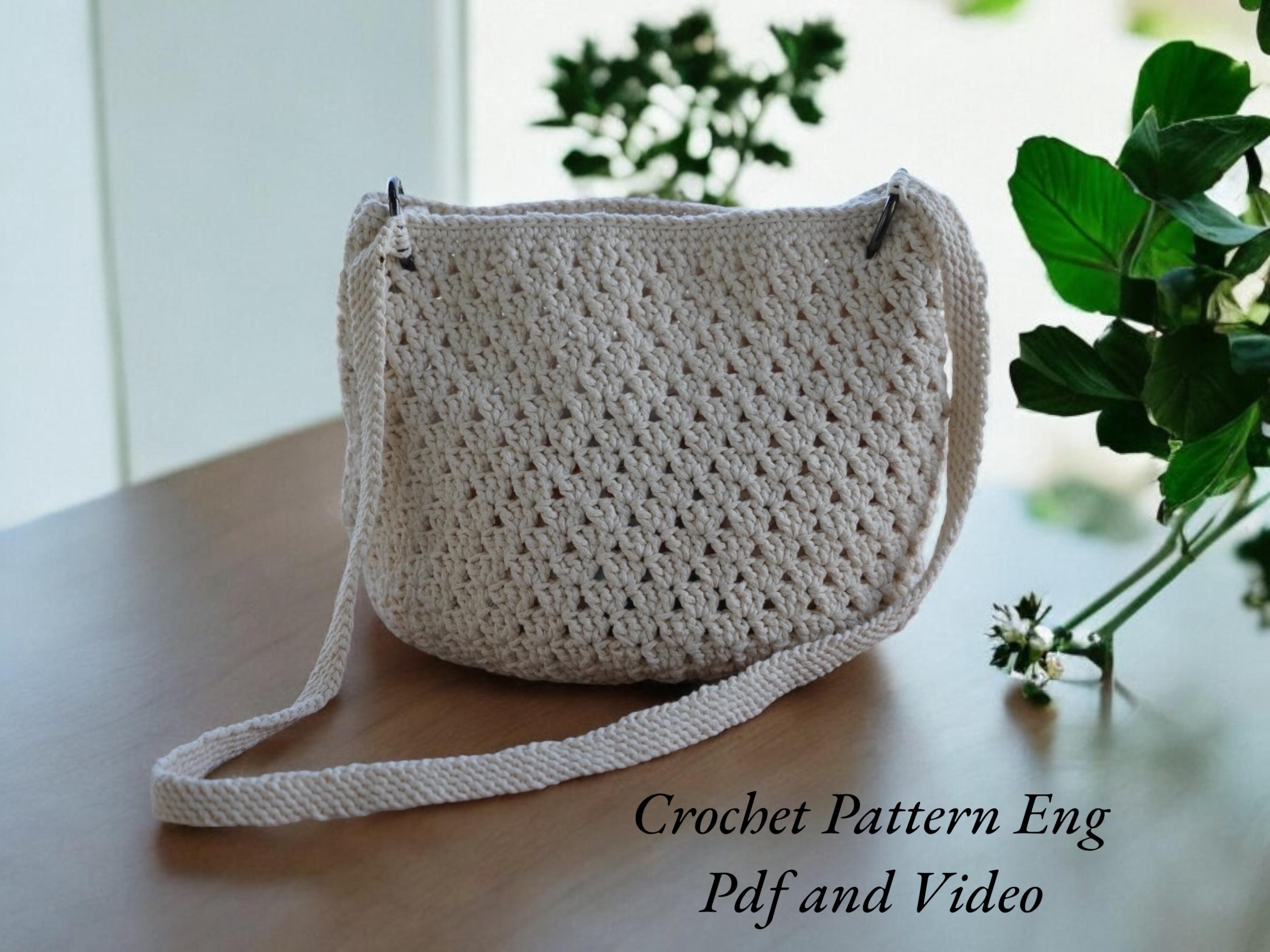 トートバッグ Logo Motif Crochet Shoulder Bag Miu Miu Women's' Logo Motif Crochet Shoulder Bag in Blue