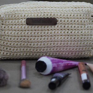 Cosmetic Bag Crochet Pattern: Design your own unique cosmetic bag with this easy-to-follow crochet pattern. Digital download with PDF and video instructions included.