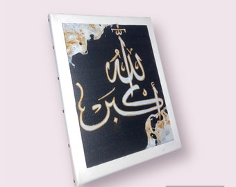 Allahu Akbar, Allah akbar, islamische Kunst, arabische Kalligraphie, handgefertigt, schwarz, grau, weiß und gold.