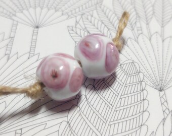 Prima Donna Designs - Handmade Lampwork Glass 006 Bead PairWhite/Pink